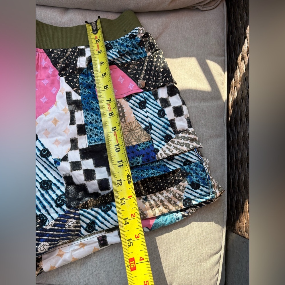 NWOT Free People Movement - patterned cargo shorts - size large - Picture 6 of 8